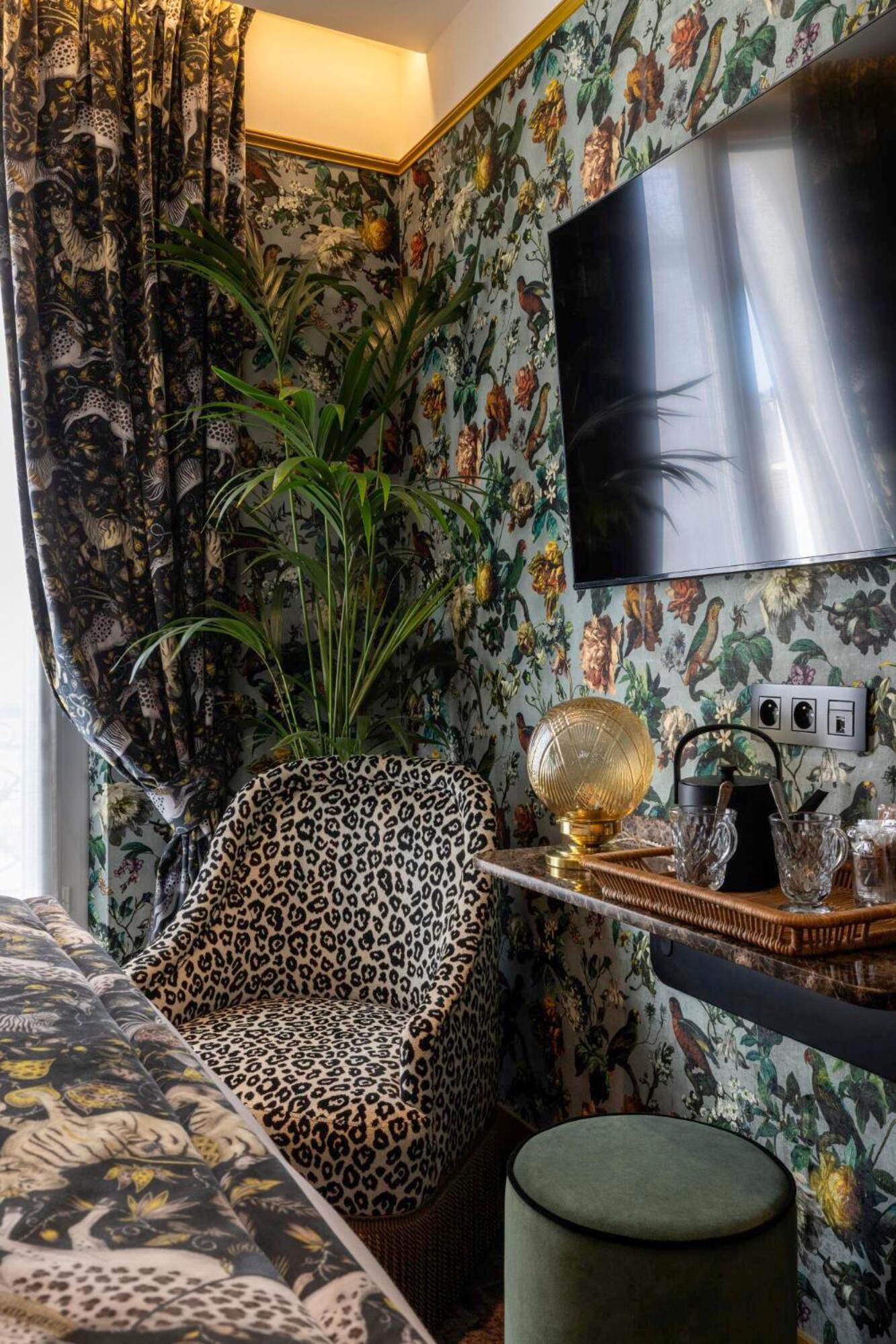 Hotel Ginette A La Folie & Spa Paris Exterior photo